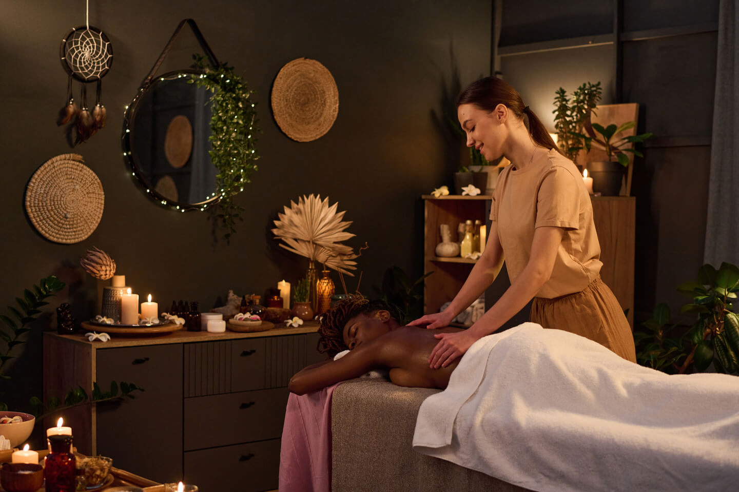 Massage thư giãn tại spa